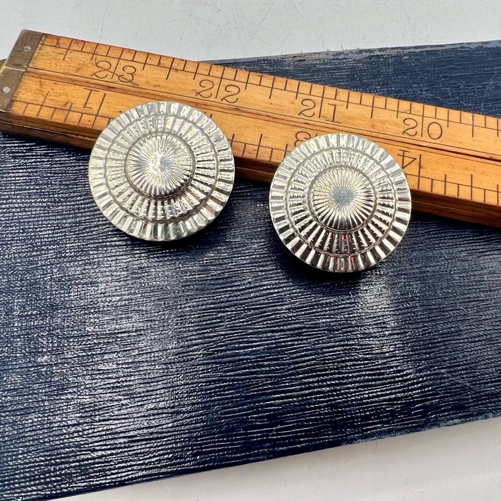 Chunky silver shield clip on earrings round corrugated 1.25”
